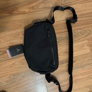 Alpaka go sling Black Bag